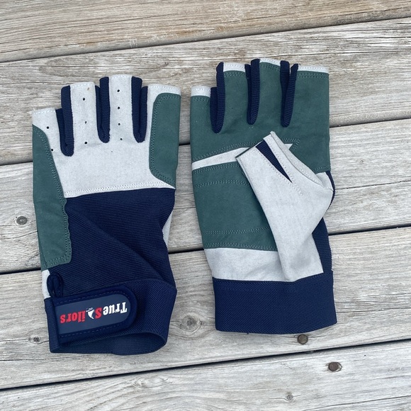 True Sailors Fingerless Sailing Gloves - Picture 2 of 5
